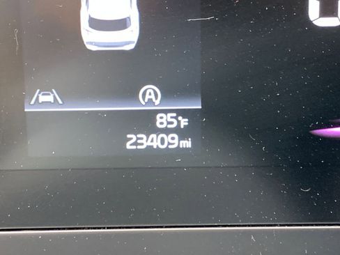 Used 2025 Kia Sportage LX image 9