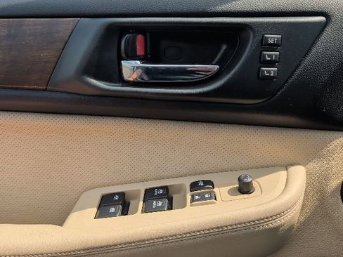 Used 2016 Subaru Outback 2.5i Limited image 6