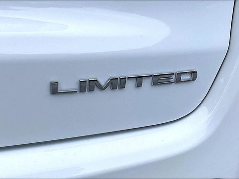 Used 2025 Jeep Compass Limited image 9