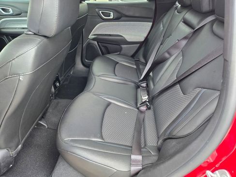 Used 2025 Jeep Compass Latitude AWD/4WD image 25