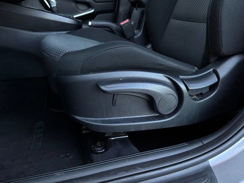 Used 2025 Kia Soul LX w/ LX Technology Package FWD image 11