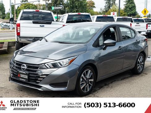 Used 2024 Nissan Versa SV FWD image 4