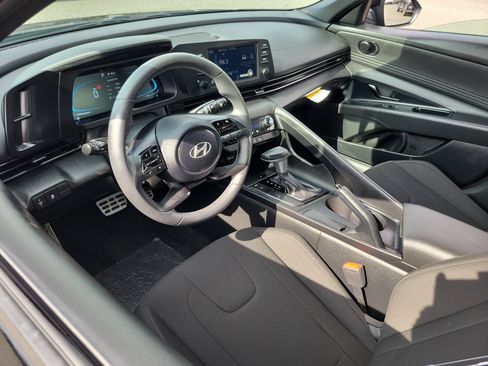 Certified 2025 Hyundai Elantra Sport w/ Cargo Package image 5