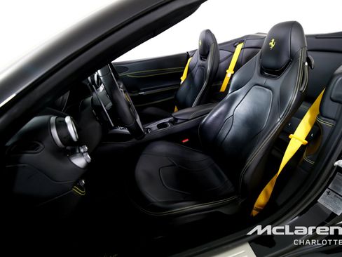Used 2019 Ferrari Portofino RWD image 12