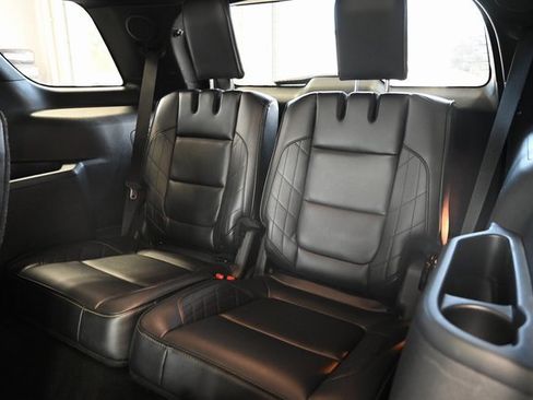 Used 2019 Ford Explorer Platinum image 14