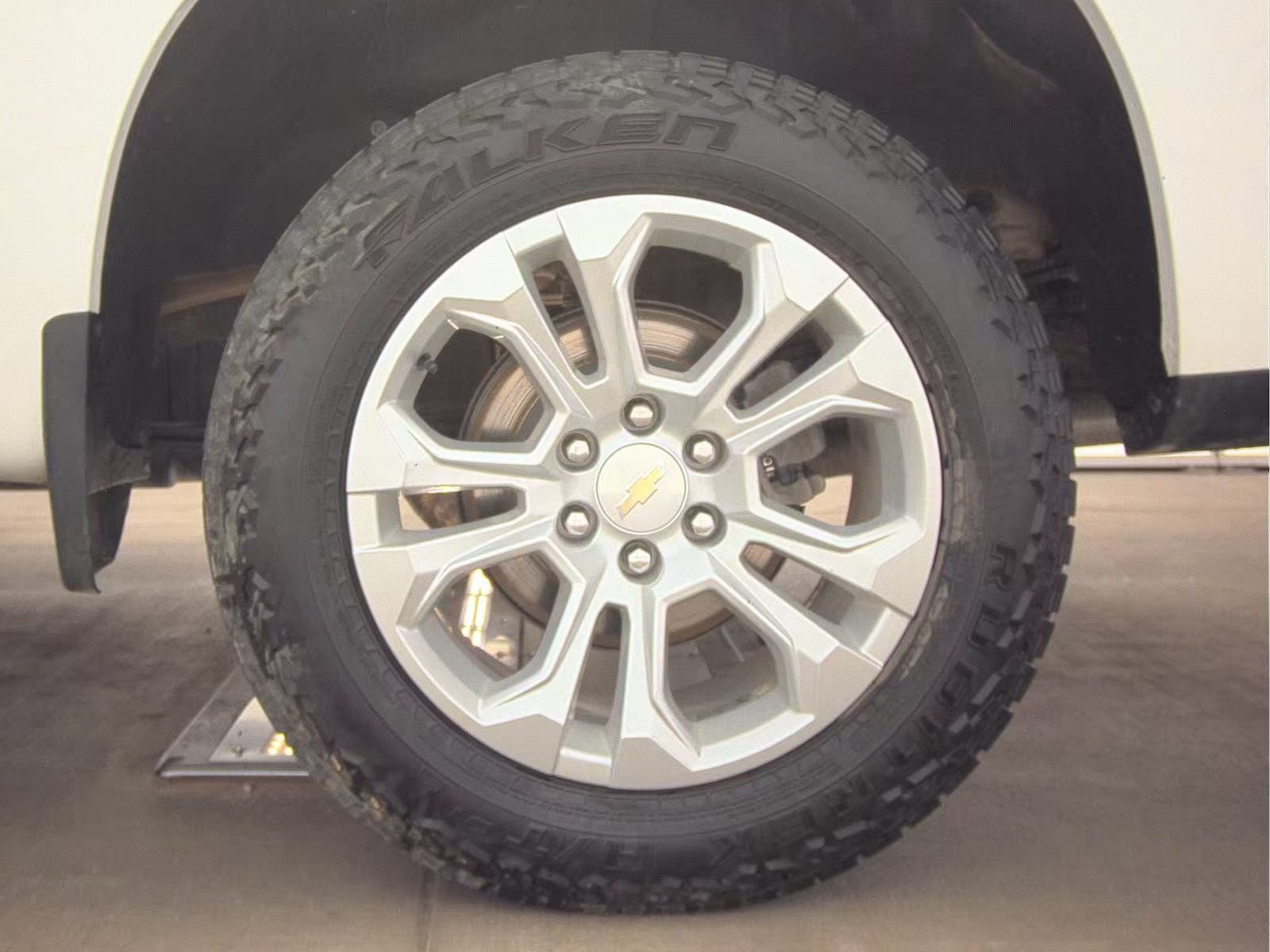 Used 2023 Chevrolet Silverado 1500 LTZ w/ LTZ Convenience Package II AWD/4WD image 18