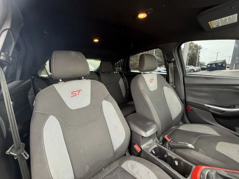 Used 2018 Ford Focus ST FWD image 12