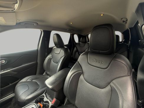 Used 2019 Jeep Cherokee Limited AWD/4WD image 38