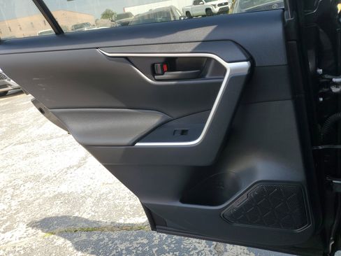 Used 2022 Toyota RAV4 LE image 13