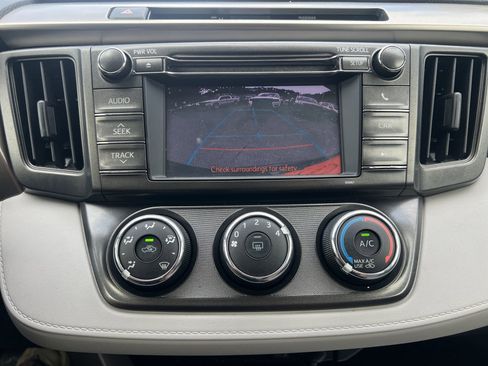 Used 2013 Toyota RAV4 LE AWD/4WD image 4