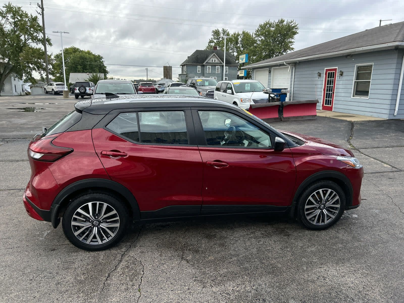 Used 2021 Nissan Kicks SV FWD image 2