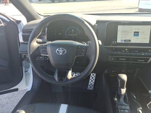 Used 2026 Toyota Camry SE FWD image 11