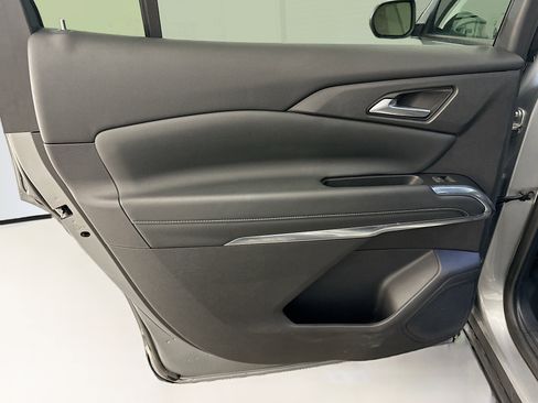 Used 2025 Chevrolet Traverse LT image 27