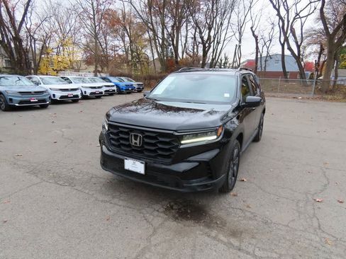Used 2023 Honda Pilot Sport image 1