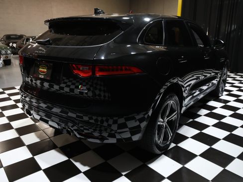 Used 2017 Jaguar F-PACE S AWD/4WD image 19