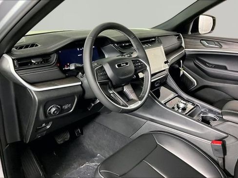 New 2026 Jeep Grand Cherokee L Limited w/ Limited Altitude Package AWD/4WD image 8