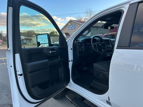 Used 2024 Chevrolet Silverado 2500 Custom w/ Custom Value Package image 21