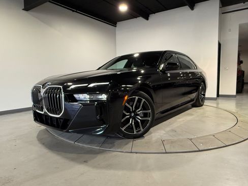 Used 2023 BMW i7 xDrive60 image 2