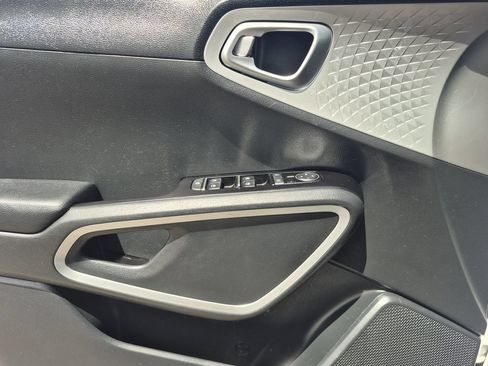 Used 2023 Kia Soul S FWD image 8