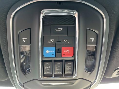 New 2024 Jeep Wagoneer Series III w/ Premium Group I image 33