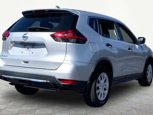 Used 2018 Nissan Rogue S image 5