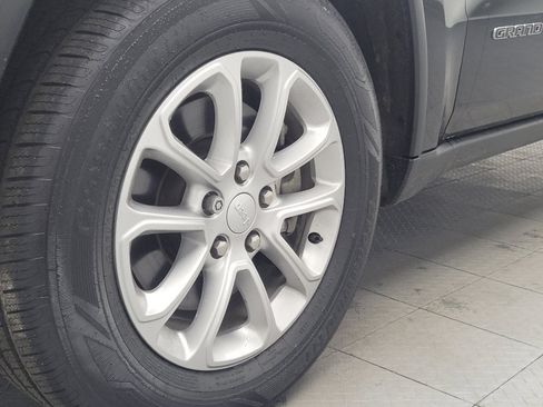 Used 2021 Jeep Grand Cherokee Laredo X AWD/4WD image 31