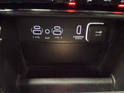 Used 2023 Jeep Grand Cherokee L Limited AWD/4WD image 34