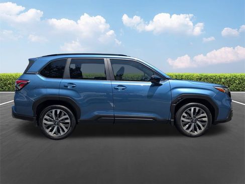 Used 2025 Subaru Forester Touring w/ Popular Package - Touring AWD/4WD image 3