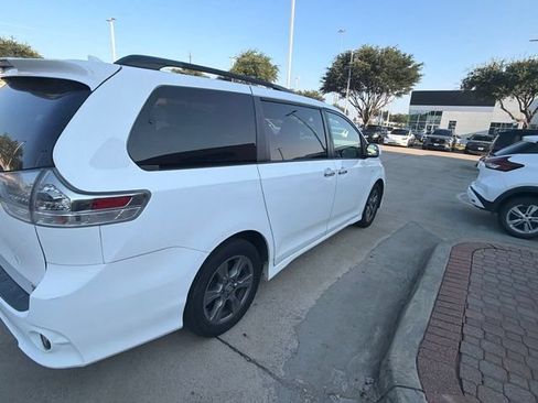 Used 2019 Toyota Sienna SE AWD/4WD image 6