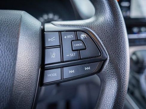 Used 2024 Toyota Sienna LE image 18