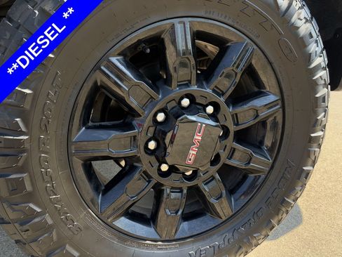 Used 2024 GMC Sierra 2500 AT4 w/ AT4 Premium Plus Package AWD/4WD image 11