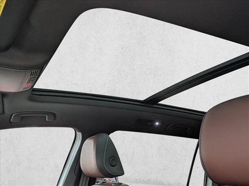 Used 2024 Volkswagen Tiguan SEL R-Line AWD/4WD image 16