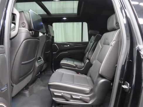 Used 2023 Cadillac Escalade ESV Sport image 10