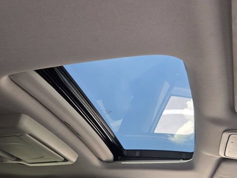 Certified 2024 Honda Odyssey Touring image 19