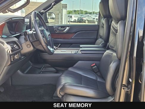 Used 2023 Lincoln Navigator Reserve AWD/4WD image 11