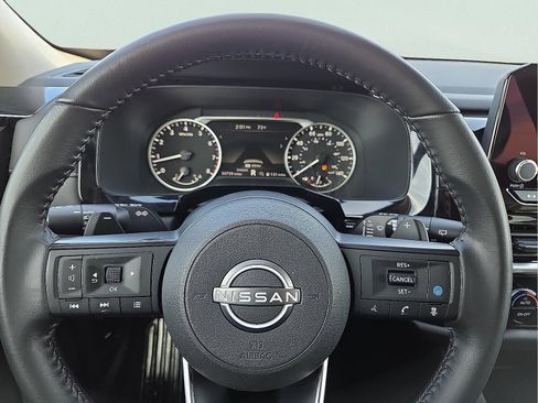 Used 2025 Nissan Pathfinder SV image 24