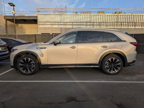 Certified 2024 MAZDA CX-90 Plug-In Hybrid w/ Premium Pkg image 26