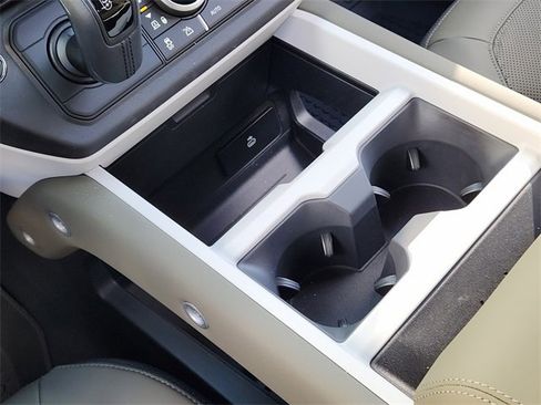 New 2026 Land Rover Defender 110 X-Dynamic SE image 15