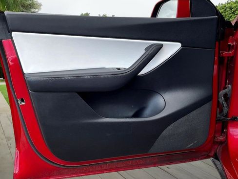 Used 2021 Tesla Model Y Long Range image 19