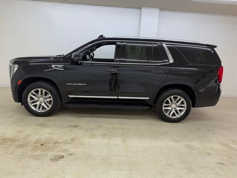 Used 2022 GMC Yukon SLT w/ SLT Premium Package AWD/4WD image 2
