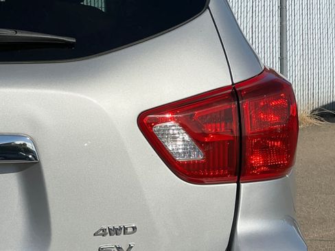 Used 2017 Nissan Pathfinder SV AWD/4WD image 21