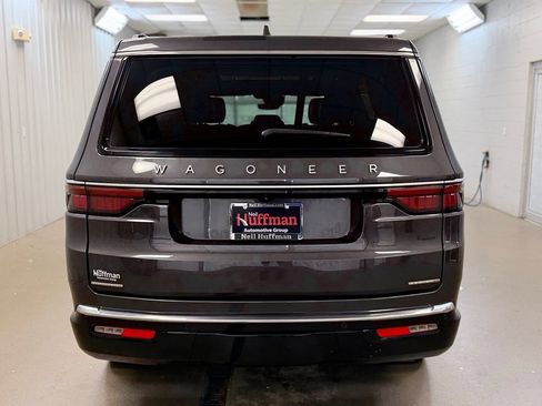 Used 2022 Jeep Wagoneer Series II w/ Premium Group I AWD/4WD image 6
