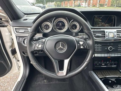 Used 2016 Mercedes-Benz E 400 Sedan image 22