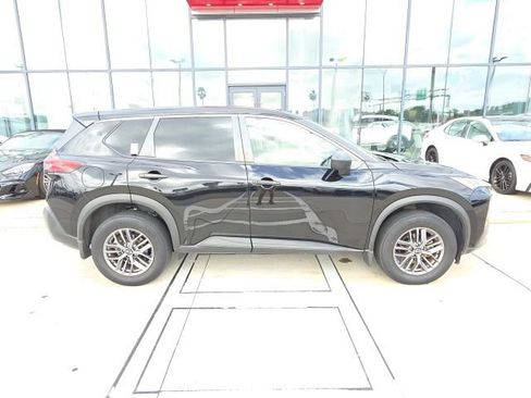 Used 2023 Nissan Rogue S AWD/4WD image 3