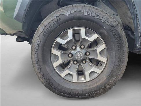 Used 2021 Toyota Tacoma TRD Off-Road AWD/4WD image 20