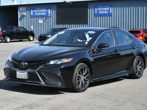 Used 2022 Toyota Camry SE FWD image 3