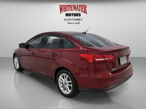 Used 2017 Ford Focus SE FWD image 2