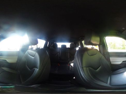 Used 2025 Jeep Compass Limited image 42