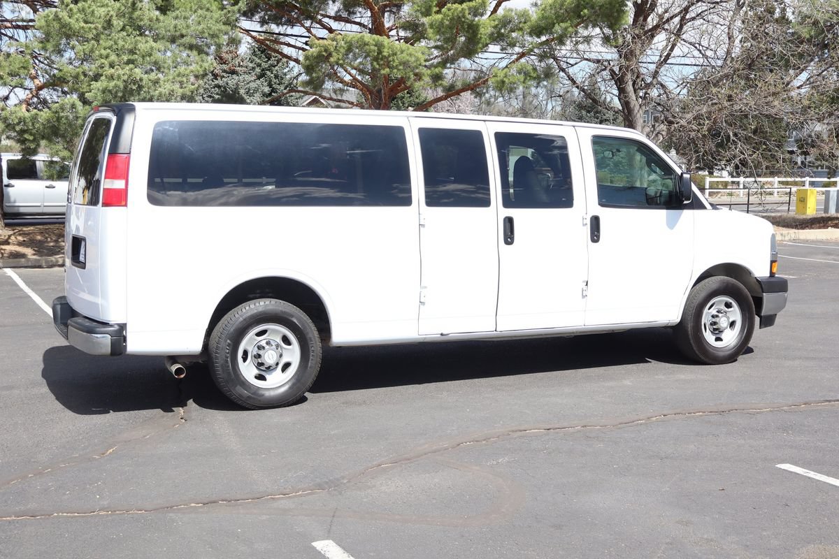 Used 2017 Chevrolet Express 3500 LT RWD image 4
