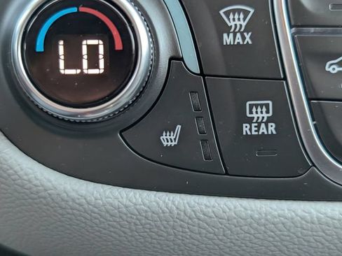 Used 2020 Chevrolet Equinox LT FWD image 21